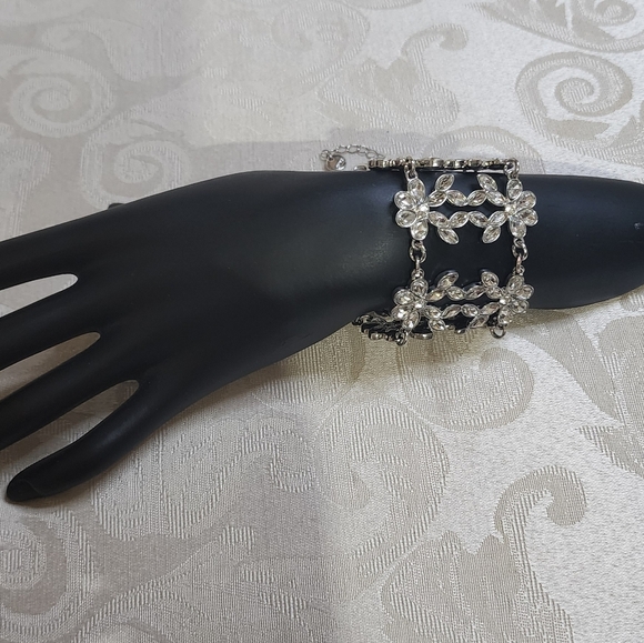 VINTAGE 1970s Wide Silver Tone CRYSTAL Bracelet Floral Filigree Statement Glam - Picture 6 of 12